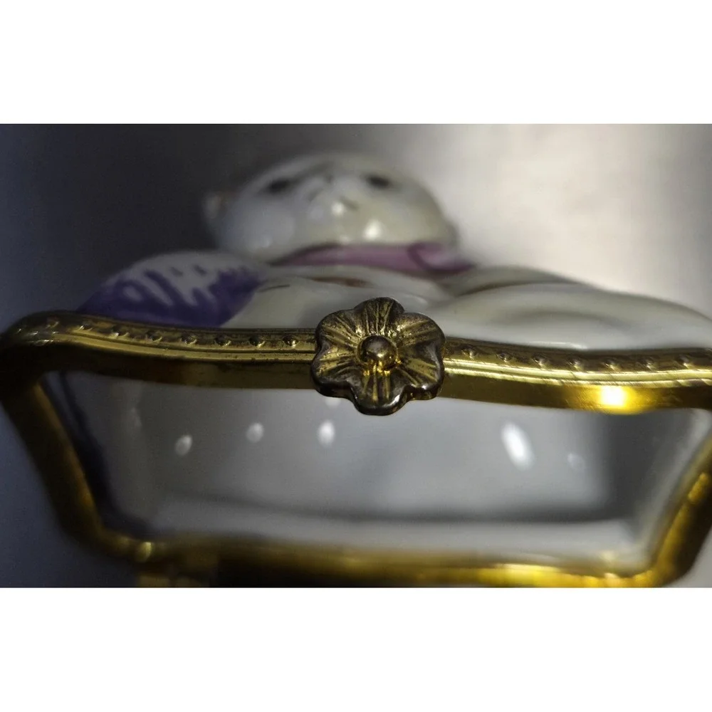 Vintage Porcelain Trinket Box Cat‎ On A Basket